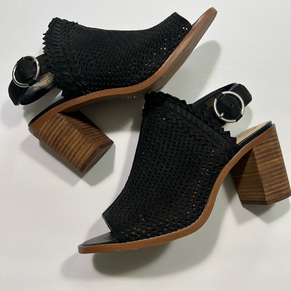 Women’s Vince Camuto Sandal (Size: 6.5)